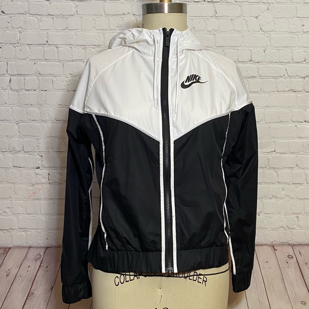 Nike Sportswear Windrunner Women’s Jacket